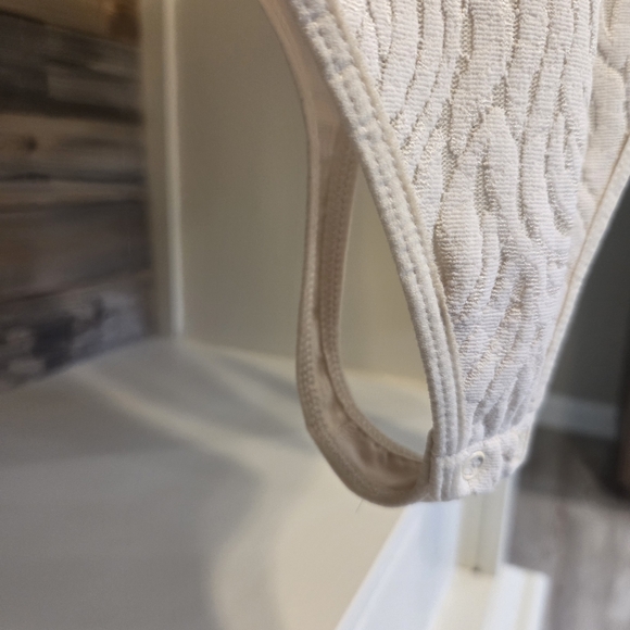 Babaton By Aritzia Cream Patterned Long Sleeve Thong Bodysuit- Very Flattering!! - Picture 7 of 9